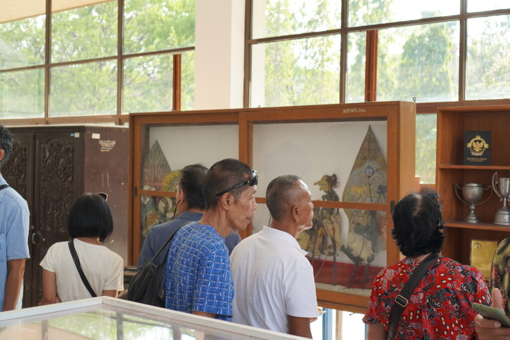 Javanese Diaspora from 3 Countries Visit UNS Museum